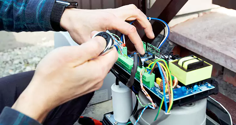 Automatic Driveway Gate Repair in Oak Ridge, FL