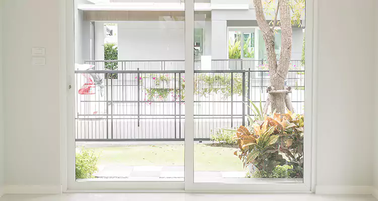 Balcony Screen Door Repair in Oak Ridge, FL