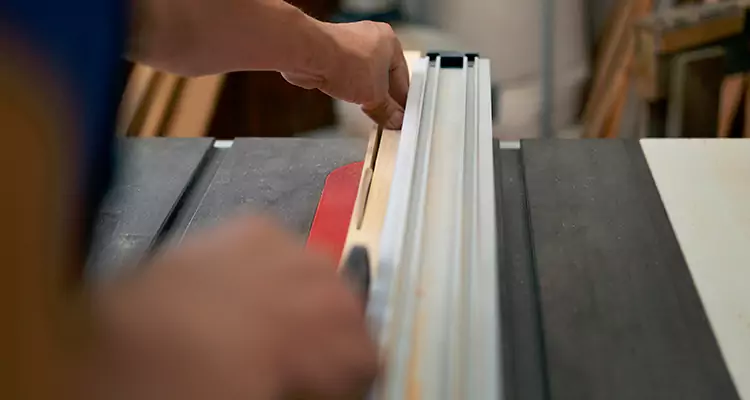 Bifold Door Seal Repair in Oak Ridge, FL