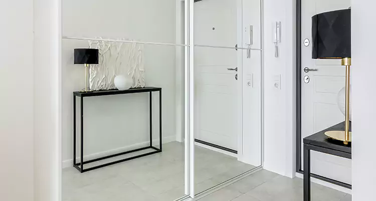 Mirrored Bifold Closet Doors Repair in Oak Ridge, FL