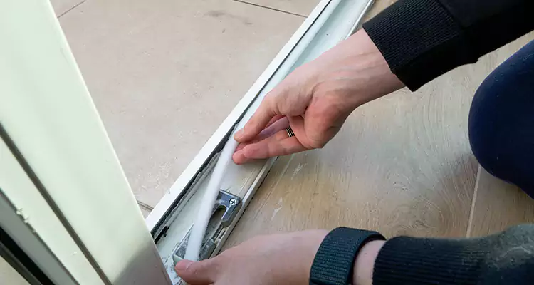 Garage Door Off Track Repair in Oak Ridge, FL