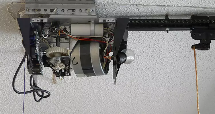 Emergency Garage Door Opener Repair in Oak Ridge, FL
