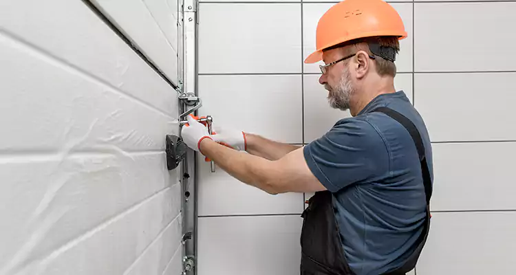 Emergency Garage Door Repair in Oak Ridge, FL