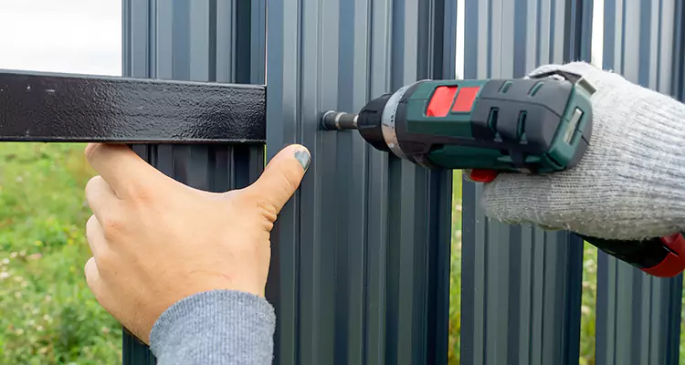 Metal Gate Repair in Oak Ridge, FL