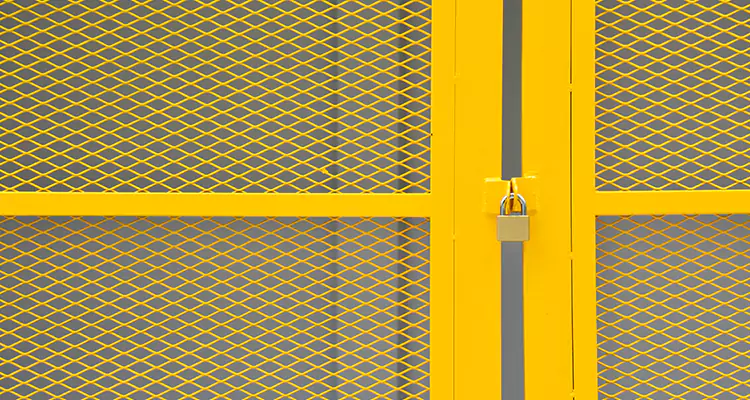 Steel Mesh Screen Door Repair in Oak Ridge, FL