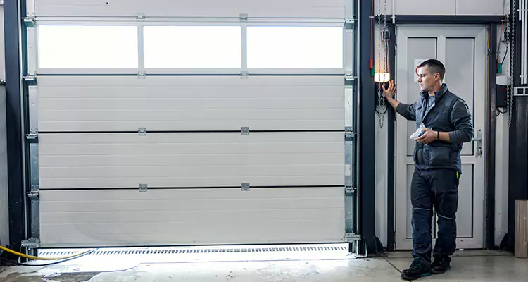 Modern Overhead Door Repair in Oak Ridge, FL