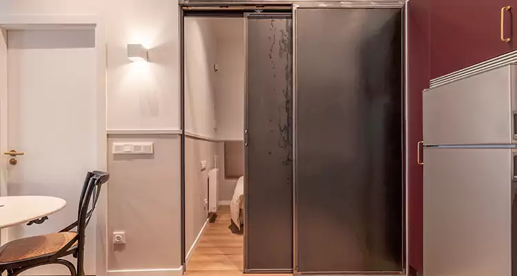 We Fix Closet Sliding Door in Oak Ridge, FL