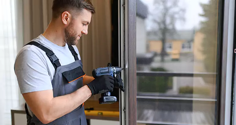 Sliding Screen Door Handle Repair in Oak Ridge, FL