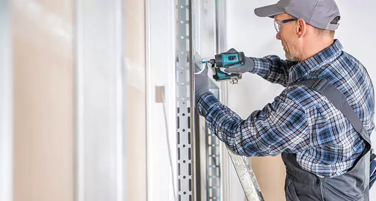Sliding Door Latch Hardware Repair in Oak Ridge, FL