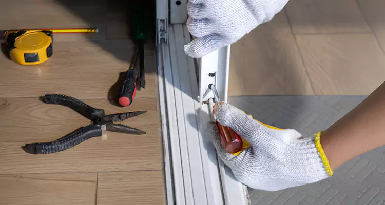 Screen Door Wheel Replacement in Oak Ridge, FL