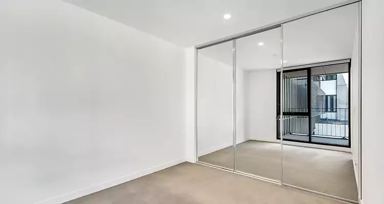 Why Homeowners Choose Us for Sliding Mirror Door Replacement in Oak Ridge, FL