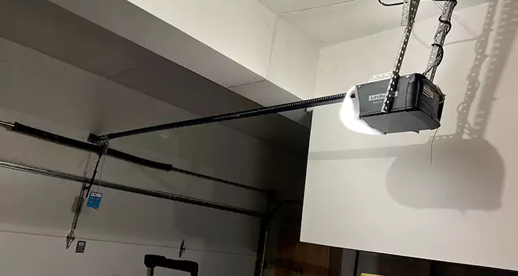 Linear Garage Door Opener Repair in Oak Ridge, FL