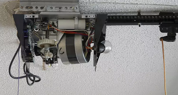 Garage Door Motor Replacement in Oak Ridge, FL