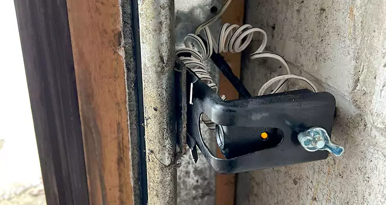 Fix Broken Garage Door Sensor in Oak Ridge, FL
