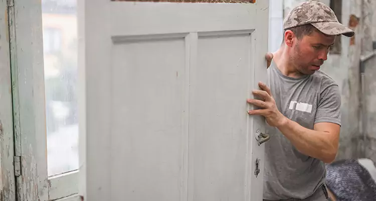 Home Front Door Replacement in Oak Ridge, FL