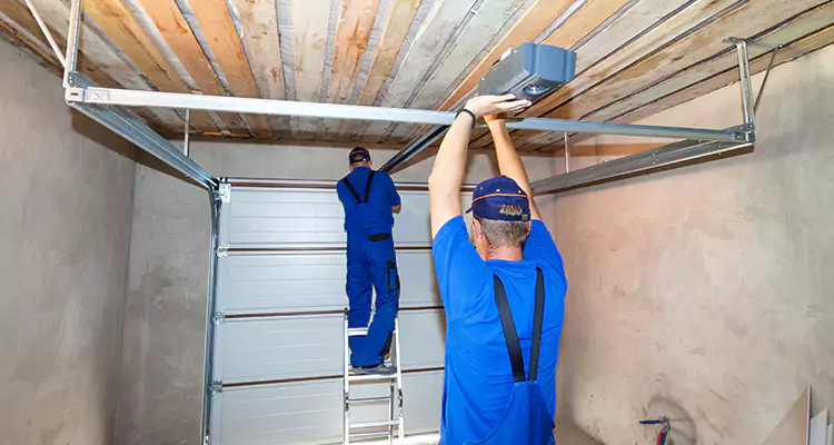 Garage Door Opener Technician in Oak Ridge, FL