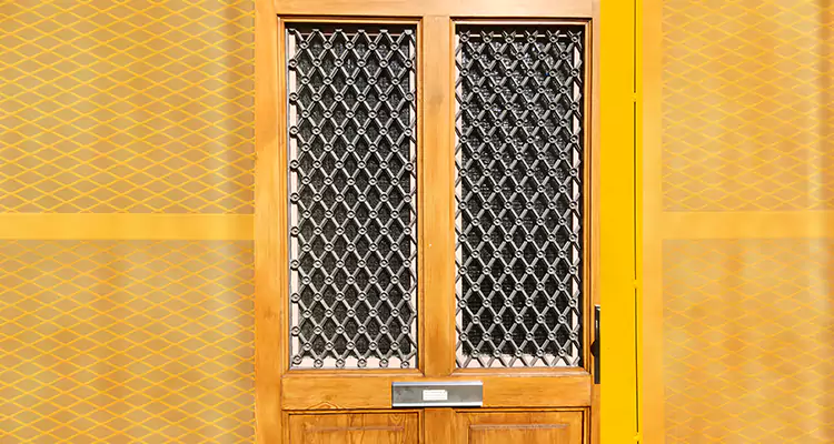 Wire Mesh Door Repair in Oak Ridge, FL