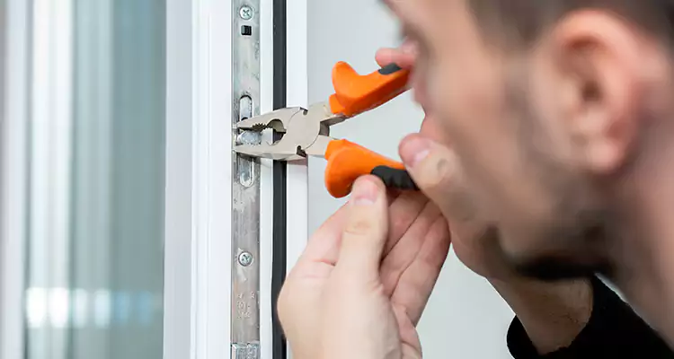 Patio Door Latch Repair in Oak Ridge, FL