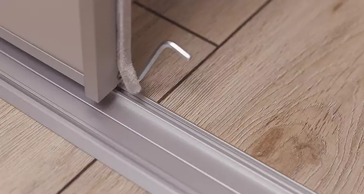 Squeaky Sliding Door Repair in Oak Ridge, FL