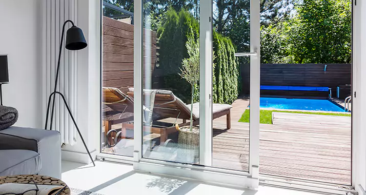 Fixing A Sliding Screen Door Roller in Oak Ridge, FL