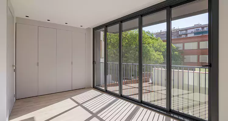 Fix Sliding Screen Door Track in Oak Ridge, FL