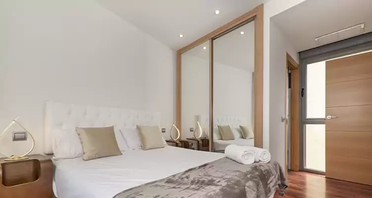 Sliding Wardrobe Door Mirror Replacement in Oak Ridge, FL